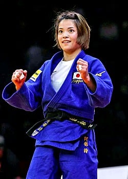 Uta Abe image 3 of 4