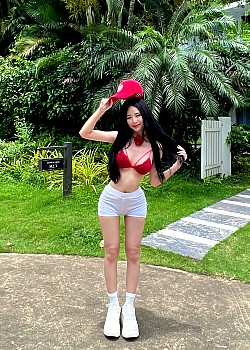 Uyen Ni image 4 of 4