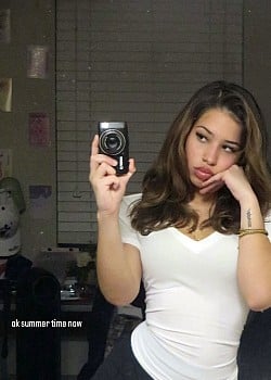 Valentina (Instagram) image 2 of 2