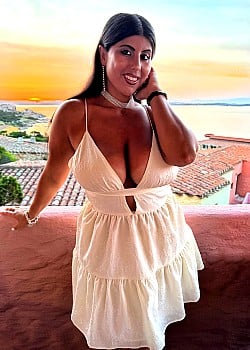 Valentina De Nucci image 2 of 4