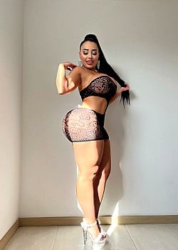Valentina Perez image 4 of 4