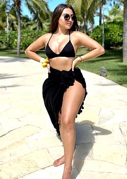 Valeria Bizzle image 4 of 4