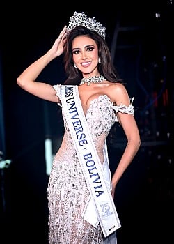 Valeria Mena image 2 of 3