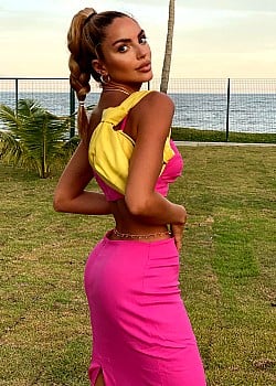 Valeska Araujo image 4 of 4
