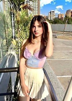 Vanesa De Abreu image 2 of 2