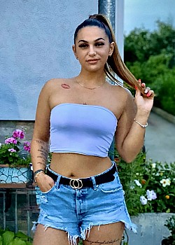 Vaness Petrova image 2 of 2
