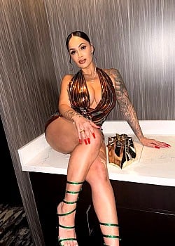 Vanessa Desi image 2 of 3