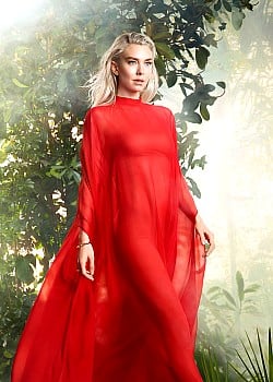 Vanessa Kirby image 3 of 4