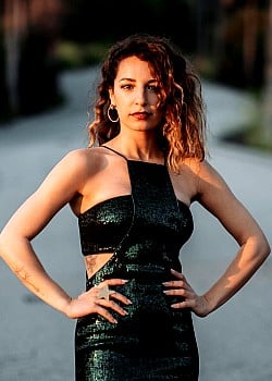 Vanessa Lengies image 2 of 2