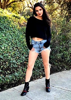 Vanessa Marano image 1 of 4
