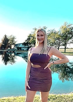 Vanessa Schneider image 1 of 4
