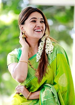 Vani Bhojan image 3 of 3
