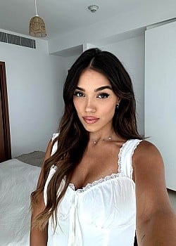 Vania Fernandes image 4 of 4
