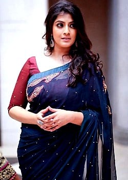 Varalaxmi Sarathkumar image 1 of 4