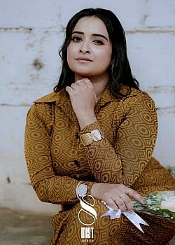 Varsha Evaliya image 1 of 2
