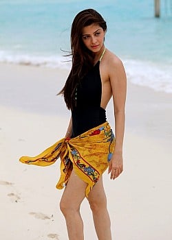 Vedhika image 2 of 4