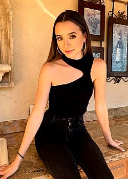 Veronica Merrell image 2 of 4