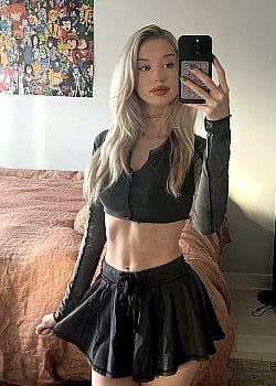 Veronika ASMR image 2 of 4