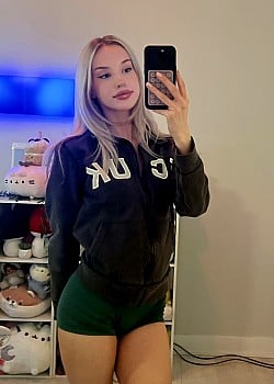 Veronika ASMR image 3 of 4