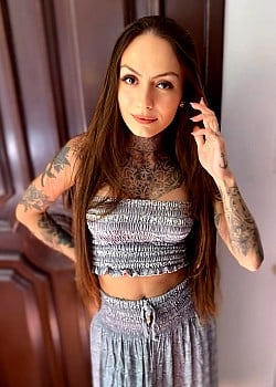 Victoria Carioni image 3 of 3