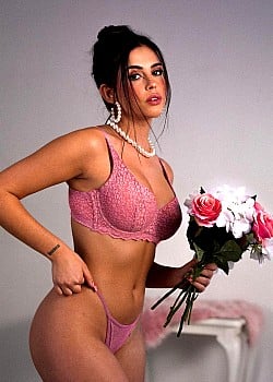 Victoria Caro image 2 of 4