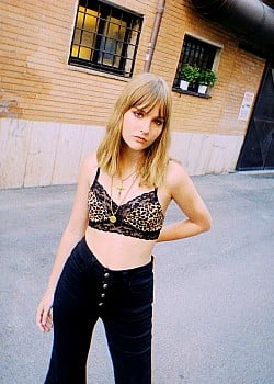 Victoria De Angelis image 3 of 4