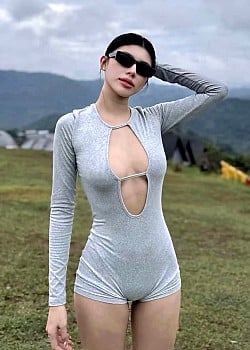 Victoria Delarosa image 2 of 3