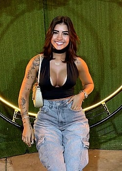 Victoria Fernandes image 2 of 3