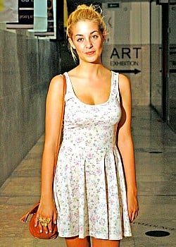 Victoria Guerra image 3 of 3