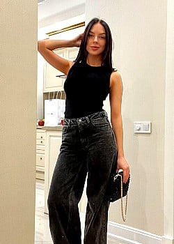 Victoria Luv image 1 of 2