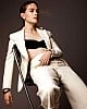 Victoria Pedretti image 3 of 4