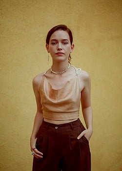 Victoria Pedretti image 1 of 4