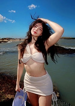 Victoria Ribeiro image 2 of 4