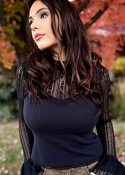 Vienna Maryce image 2 of 2