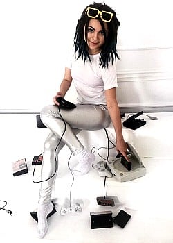 Vika Karter image 1 of 2