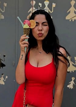 Viktoria Serolli image 2 of 3