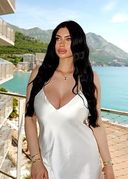 Viktoriia Shtatnova image 1 of 4