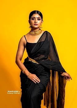 Vindhuja Vikraman image 1 of 4