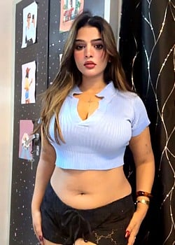 Vinni Chitara image 1 of 4
