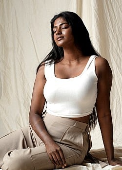 Vinusha Devi image 3 of 3