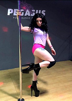 Violeta Isfel image 4 of 4