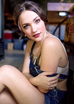 Violett Beane image 4 of 4