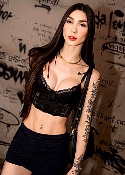 Vitoria Maboni image 2 of 4