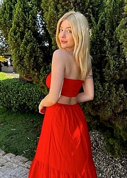 Vitoria Sanchez image 2 of 4