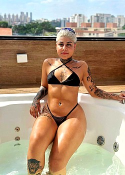 Vitoria Stefany image 2 of 2
