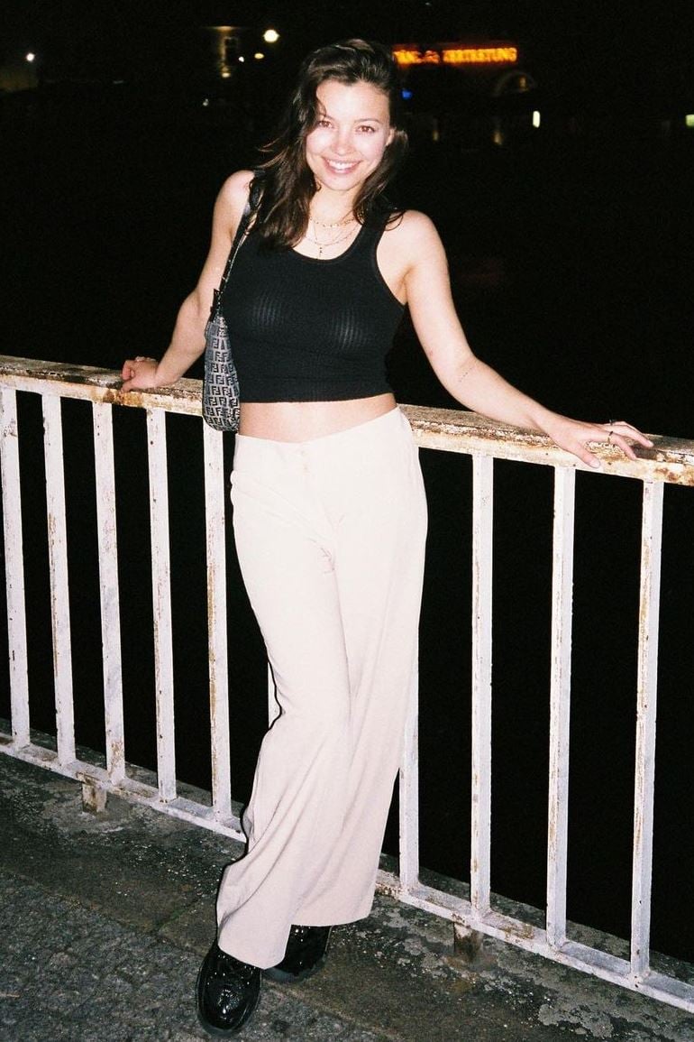 Vivien Konig - Free pics, galleries & more at Babepedia