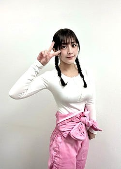 Wakana Uehara image 3 of 4