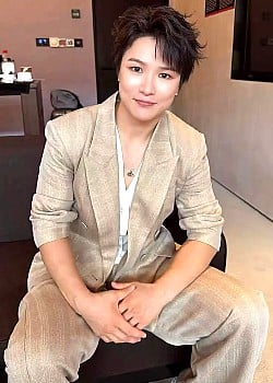 Weili Zhang