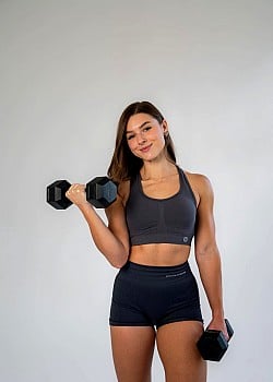 Weronika Ulasiewicz image 1 of 2