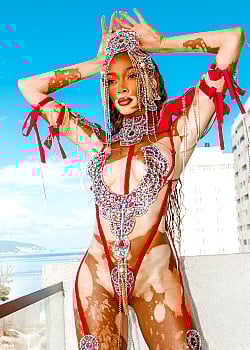 Winnie Harlow image 1 of 4